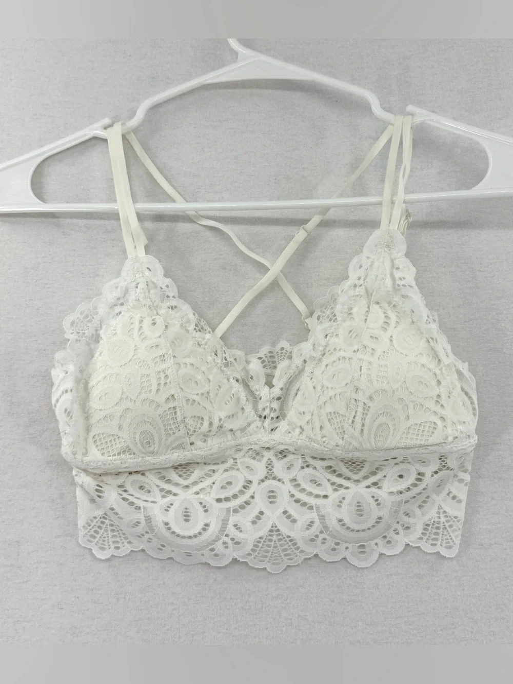 SO White Lightly Padded Lace Bralette with Cross-Back Straps - EUC